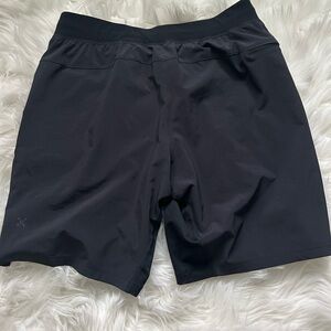 Lululemon “The Short”, Lg